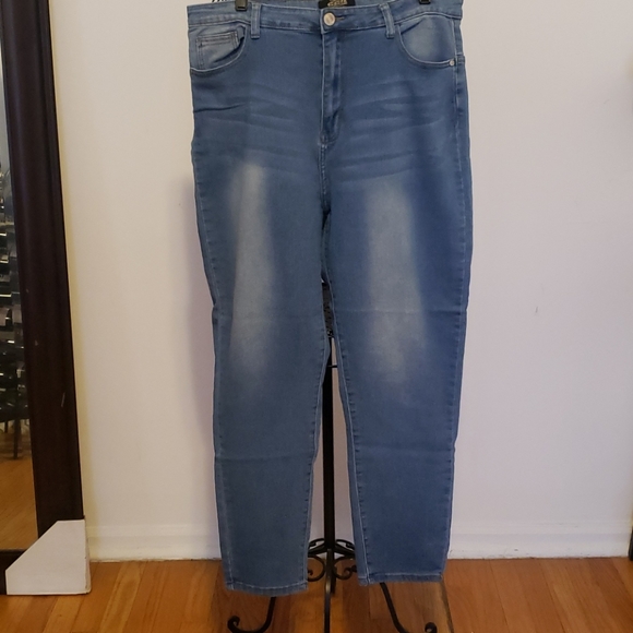 Jeans - Picture 1 of 3